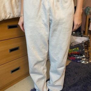 GARAGE CREAM JOGGERS 🧁